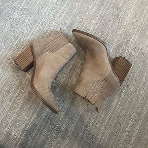 SOLD Steve Madden Chandler Tan Suede bootie